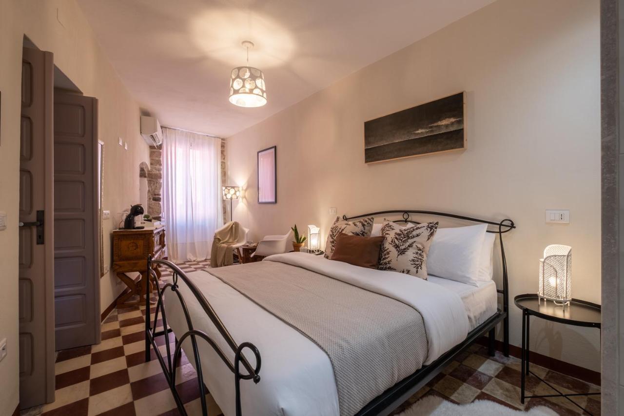 Dimora Sant'Ignazio Guest House Bosa Buitenkant foto